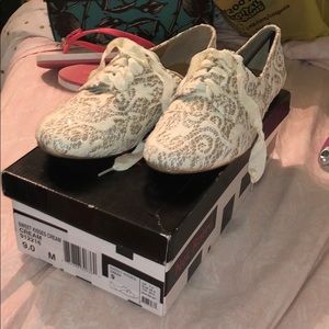 Shiny and cute loafers